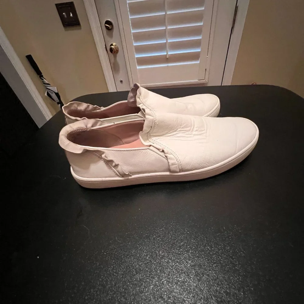 Kate Spade size 9.5 white leather Lillie slip on shoes